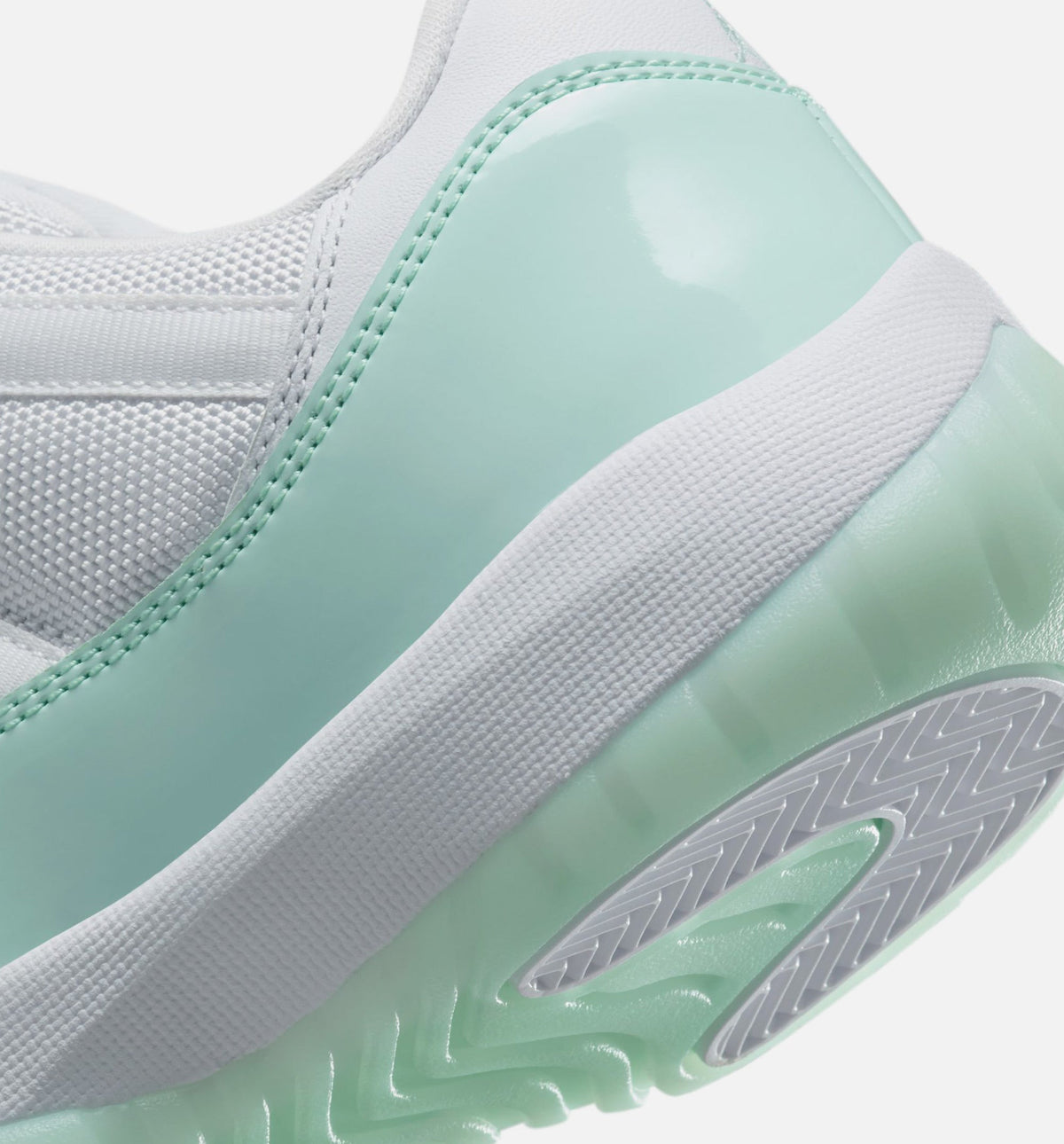 Air Jordan 11 Retro Low Igloo Women's Shoes - White/Igloo